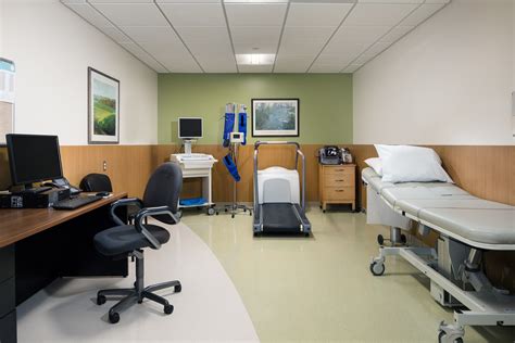 Hospital & Clinics .